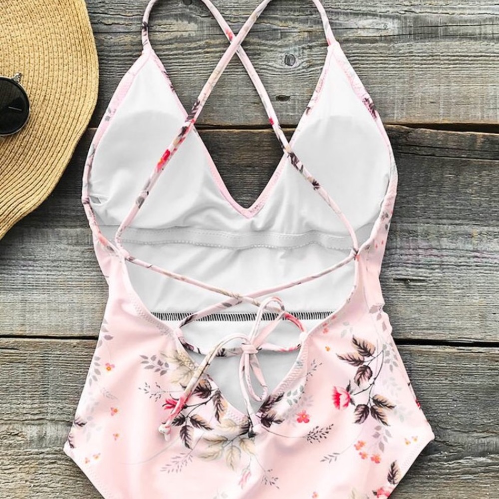 Cupshe Swimsuit - Picture 3 of 6